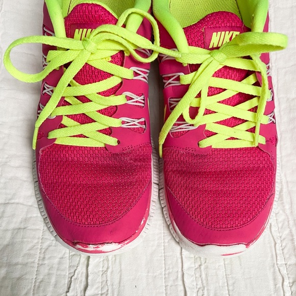 NIKE Free 5.0 Pink and Yellow Running Shoes - Picture 6 of 12